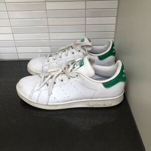 adidas Stan Smith kid’s green and white sneakers